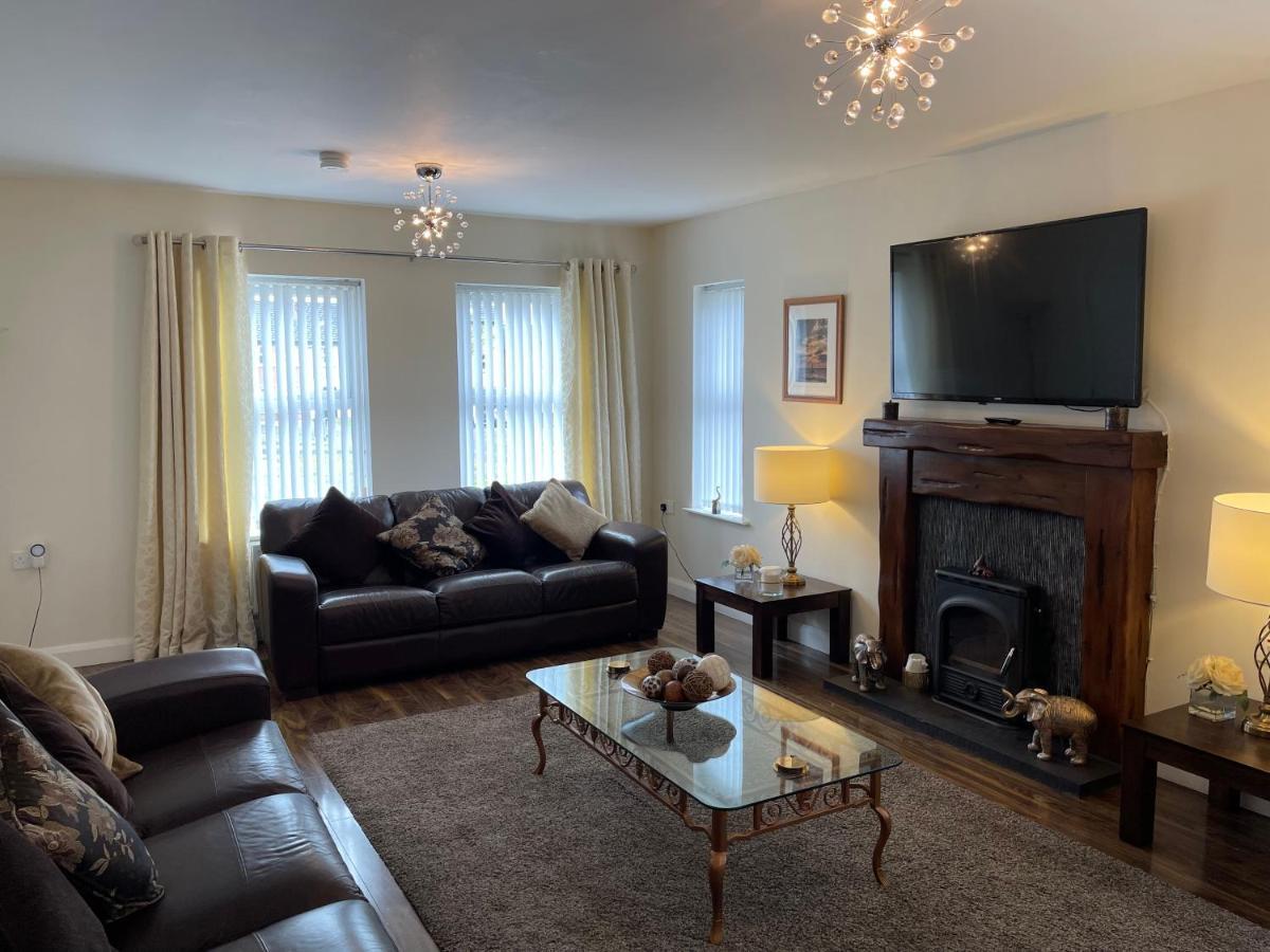 Luxury Homes - The Grange, Sleeps 13 - 6 Bedrooms Holiday home